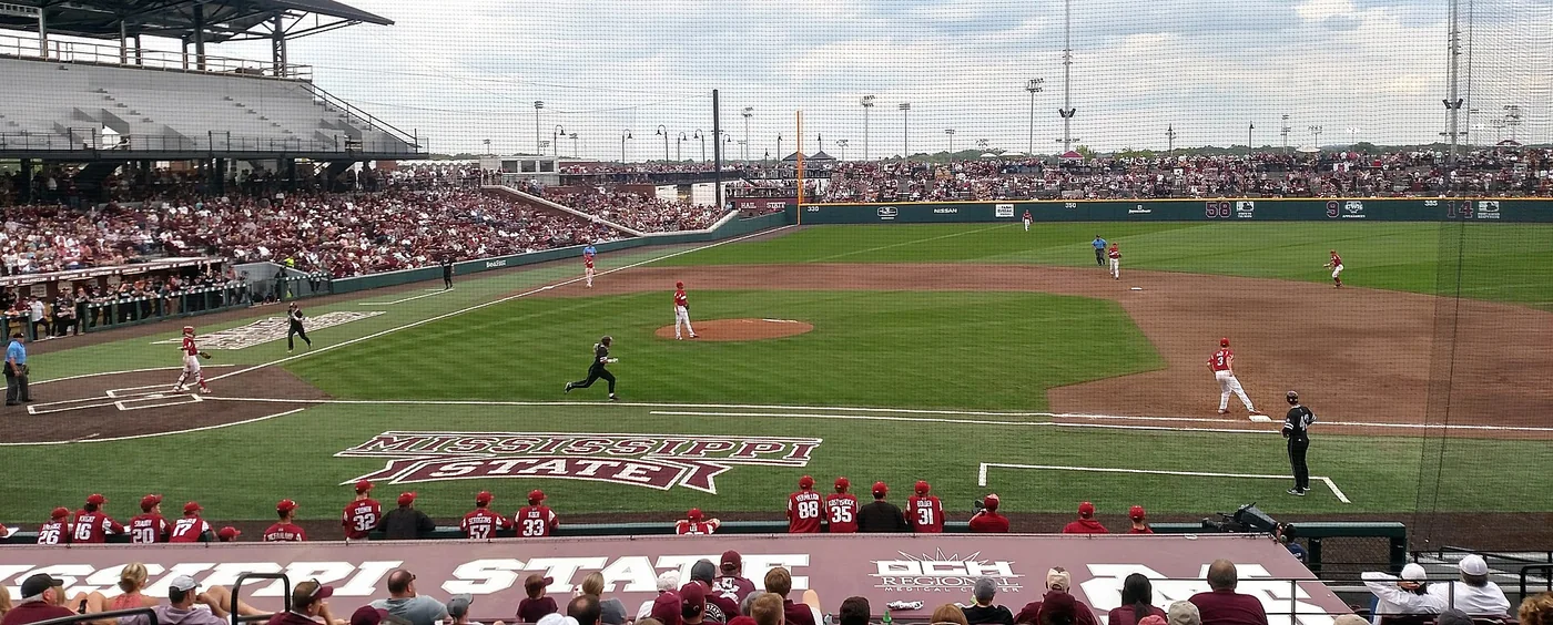 Arkansas and Mississippi State playing baseball in Starkville in 2018.